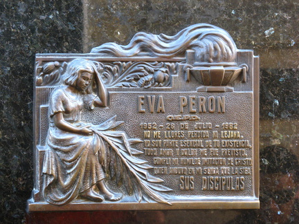 IMG 0749 Cementerio de la Recoleta graf Evita Perion