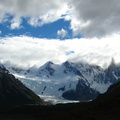 IMG_2304a_Panorama_Glaciar_grande_met_El_Torre_die_zich_nog_verstopt_in_de_wolken.jpg