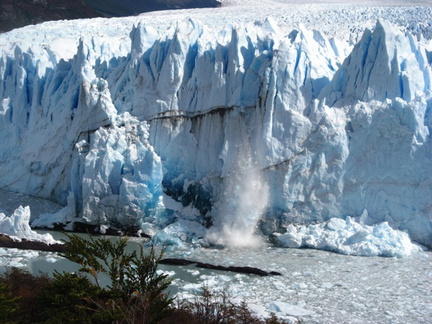 IMG 2604 Vallend ijs Perito Moreno