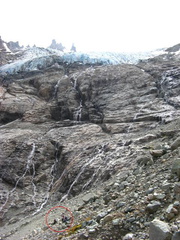 IMG 1960a Hangende gletsjer met Ido en Vladi
