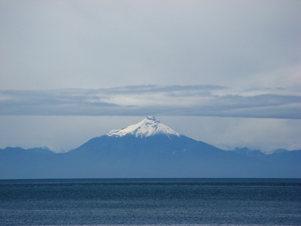 IMG 1848 Uitzicht op vulkaan Osorno vanaf de ferry naar Chait n