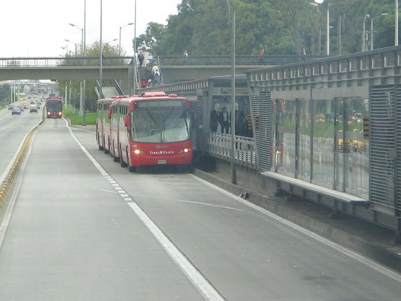 IMG 9335 Verder per speciale bussen die als een soort metro fungeren