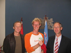 IMG 9686 JOEHOEEE onze creditcard is aangekomen op de ambassade Sander Eelco en Gart van Leersum