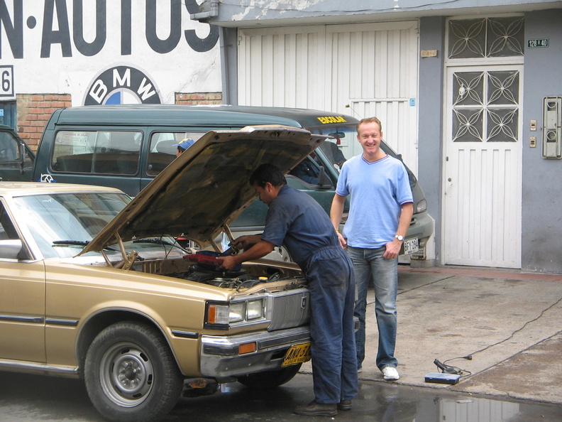 IMG 9625 Eerst even repareren in Bogot
