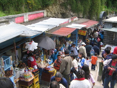 IMG 0398 De souvenirmarkt rondom het complex