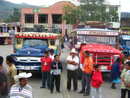 IMG 0353 Locale bussen Chivas in Inza