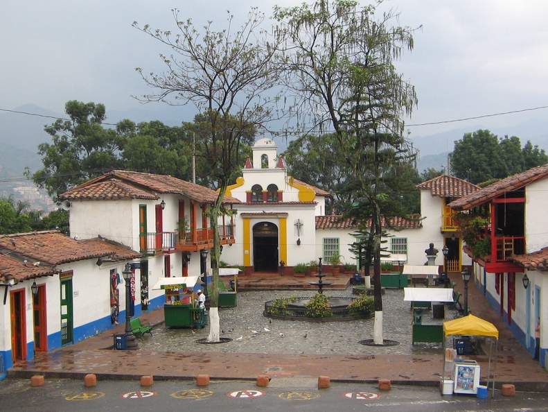 IMG 9766 Pueblito Paisa replicas van gebouwen op het platte land van Antioquia