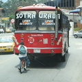 IMG 9793 Jongen lift mee met bus de berg op