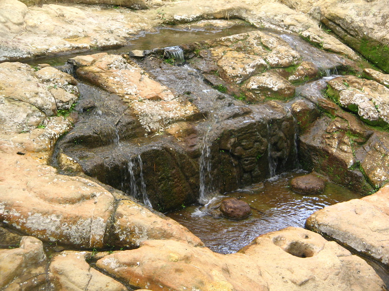 IMG 0197 Fuente de Lavapatas rotsbewerkingen in een waterstroom