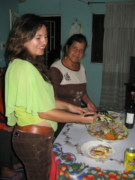 2008 Pan-Col 1047 - Na de vele pollo y carnes krijgen we eindelijke groente, bij Heribertos moeder.jpg