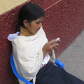 IMG 0554 Indiaans meisje aan het SMS en