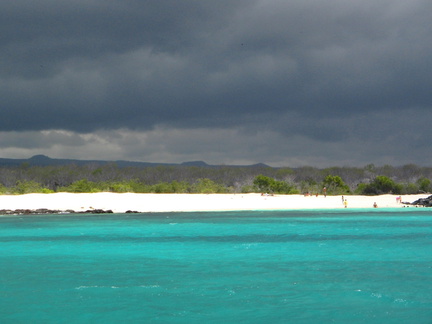 IMG 1292 Niet altijd goed strandweer op de Galapagos