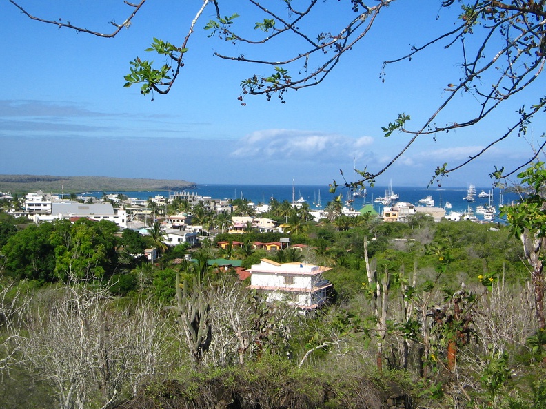 IMG_1189_Uitzicht_over_Puerto_Ayora.jpg