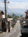 IMG 0357 Straat in San Pedro richting Santiago Dock