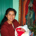 IM004958 Paulina met kerstbaby Jose
