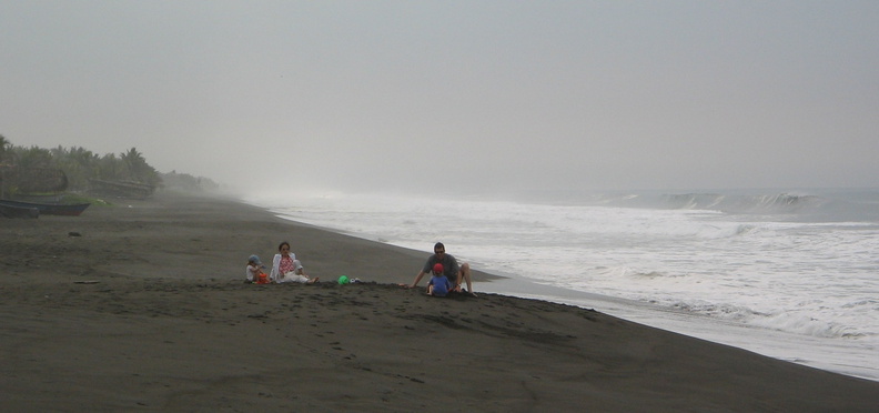 IMG 1318 Guatemalteekse familie houdt stranddag
