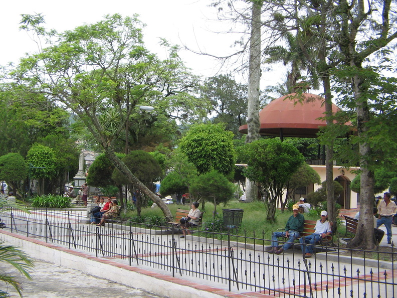 IMG_2700_Parque_Central_in_Santa_Rosa_de_Copan.jpg