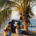 IMG 2996 Garifuna kinderen die Punta muziek maakten en er sensueel op dansten