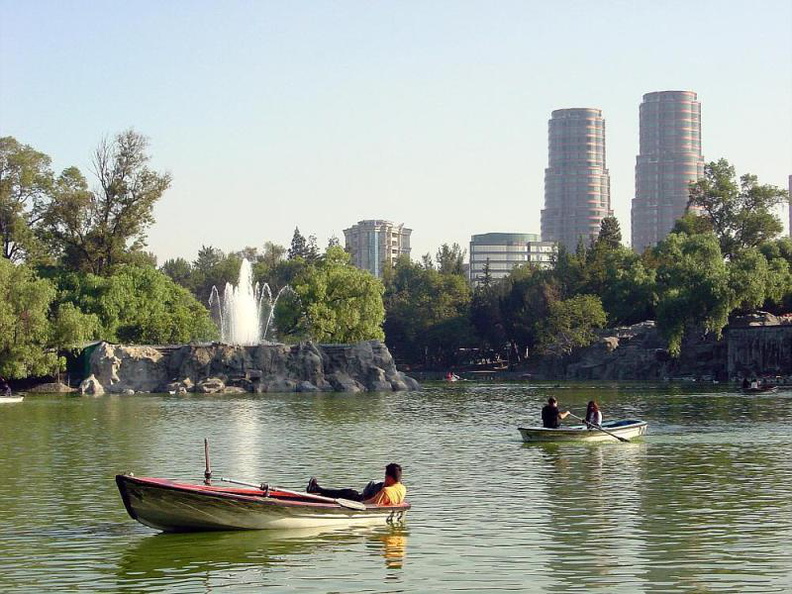 Mexico_City_Lago_Mayor_in_Chapultepec_park_kerry_olson.jpg