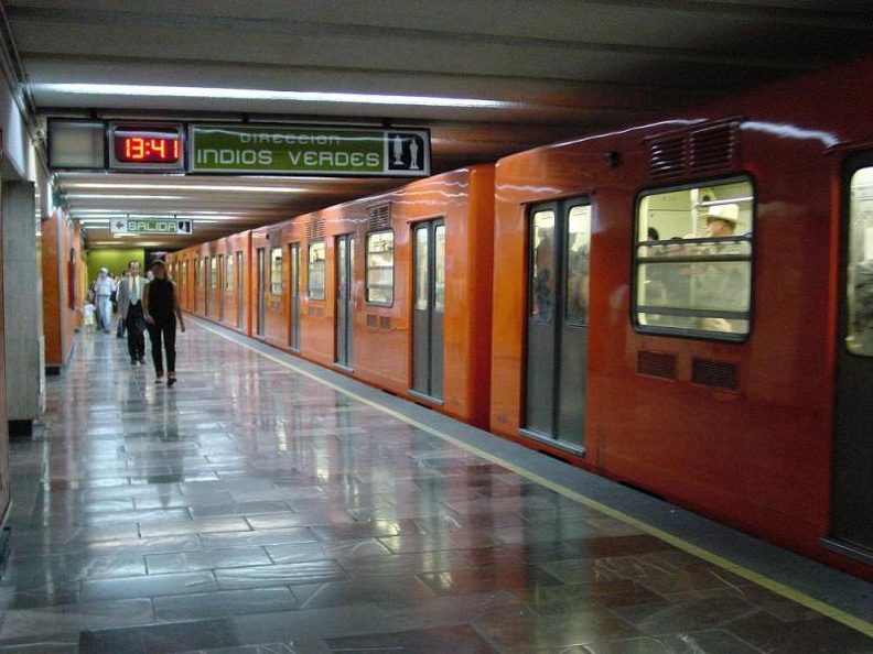 Mexico_City_metro_kerry_olson.jpg