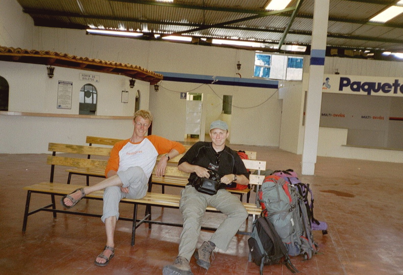 San_Cristobal_empty_busstation_with_Andreas_1.jpg