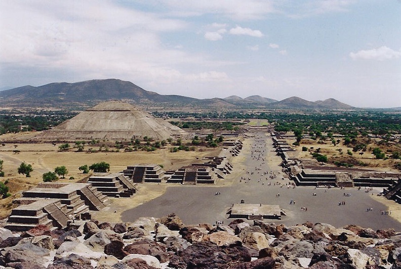 Teotihuacan_dodenweg.jpg