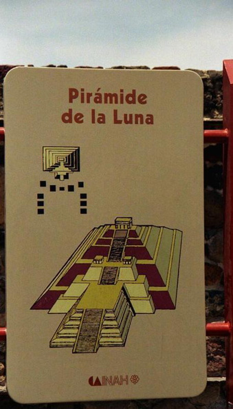 Teotihuacan_infobord_piramide_de_la_Luna_2.jpg