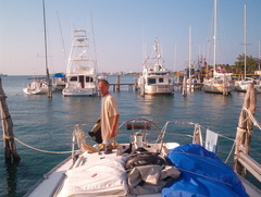 IM003963 Frederik op zijn boot zonder mast