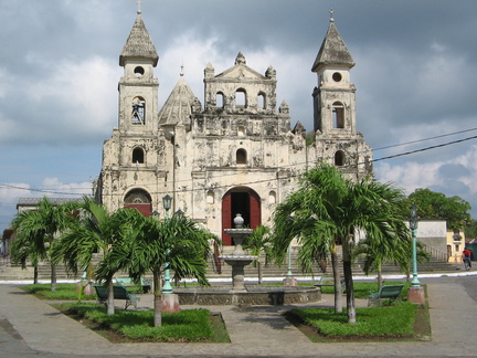 IMG 4219 Iglesia de Guadalupe met ontsierende bedradingen