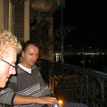 2008 Pan-Col 006 - Het eerste biertje in Panama, op het balkon van het hostel