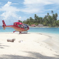 2008 Pan-Col 454 - Toeristen die per heli naar het eilandje komen