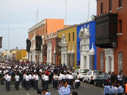 IMG 2405 Optochten op Plaza de Armas