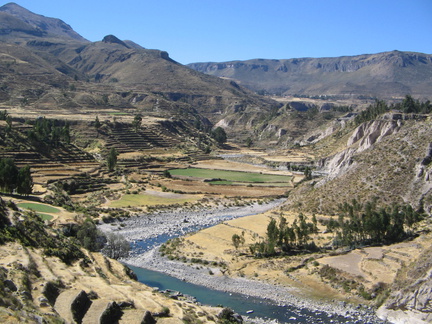 IMG 2990 Uitzicht over de rivier met oude Inca terrasvelden