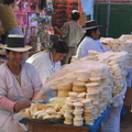 IMG 4075 Mooie kaasverkoopsters op de markt