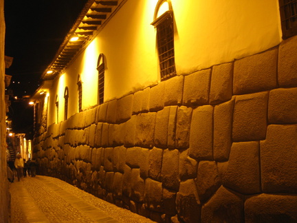 IMG 7815 Beroemde steegje met oude inca muren