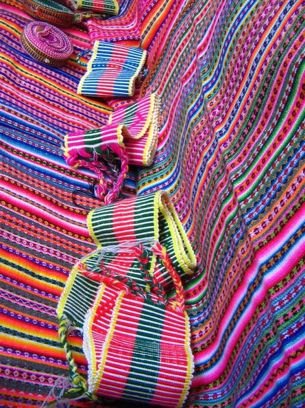 IMG 3848 Kleurige zware doeken op de Feria Dominical