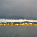 IMG 8001 Donkere wolken pakken zich samen boven Los Uros er sloegen 2 eilanden los