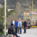 IMG 7566 De toeristen staan te wachten op de start van hun Inca trail