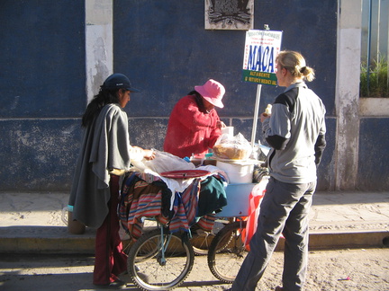 IMG 8175 Laatste ontbijt in Peru Maca sap met wortelcake
