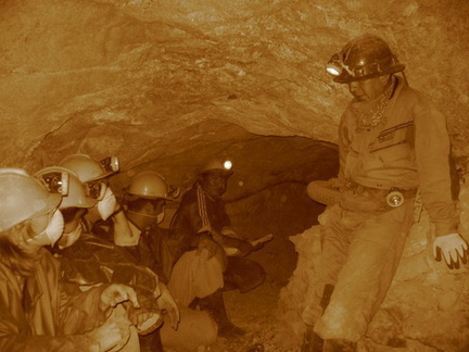 IMG 9455 Met de mijnwerkers wachten op de explosie