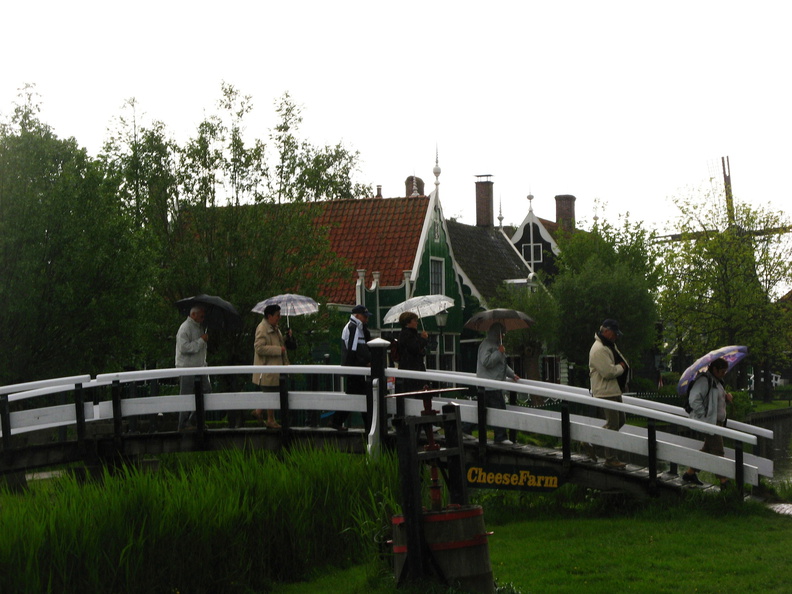 IMG_4240 - Lot of Chinese people on the Zaanse Schans.JPG
